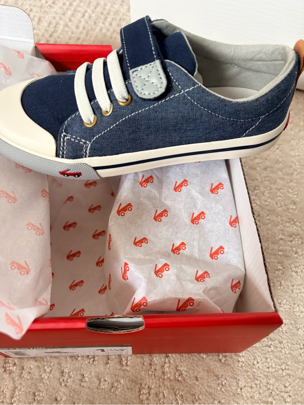 New in box See Kai Run Navy Canvas Toddler Sneaker 1.5Y